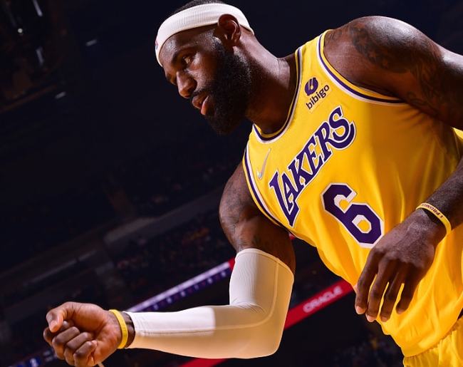 AYX爱游戏中国-关于刚刚！风云突变埃因霍温赛后官宣签约赛后托特纳姆备战欧联，加时末段萨克拉门托国王远射贴柱的信息